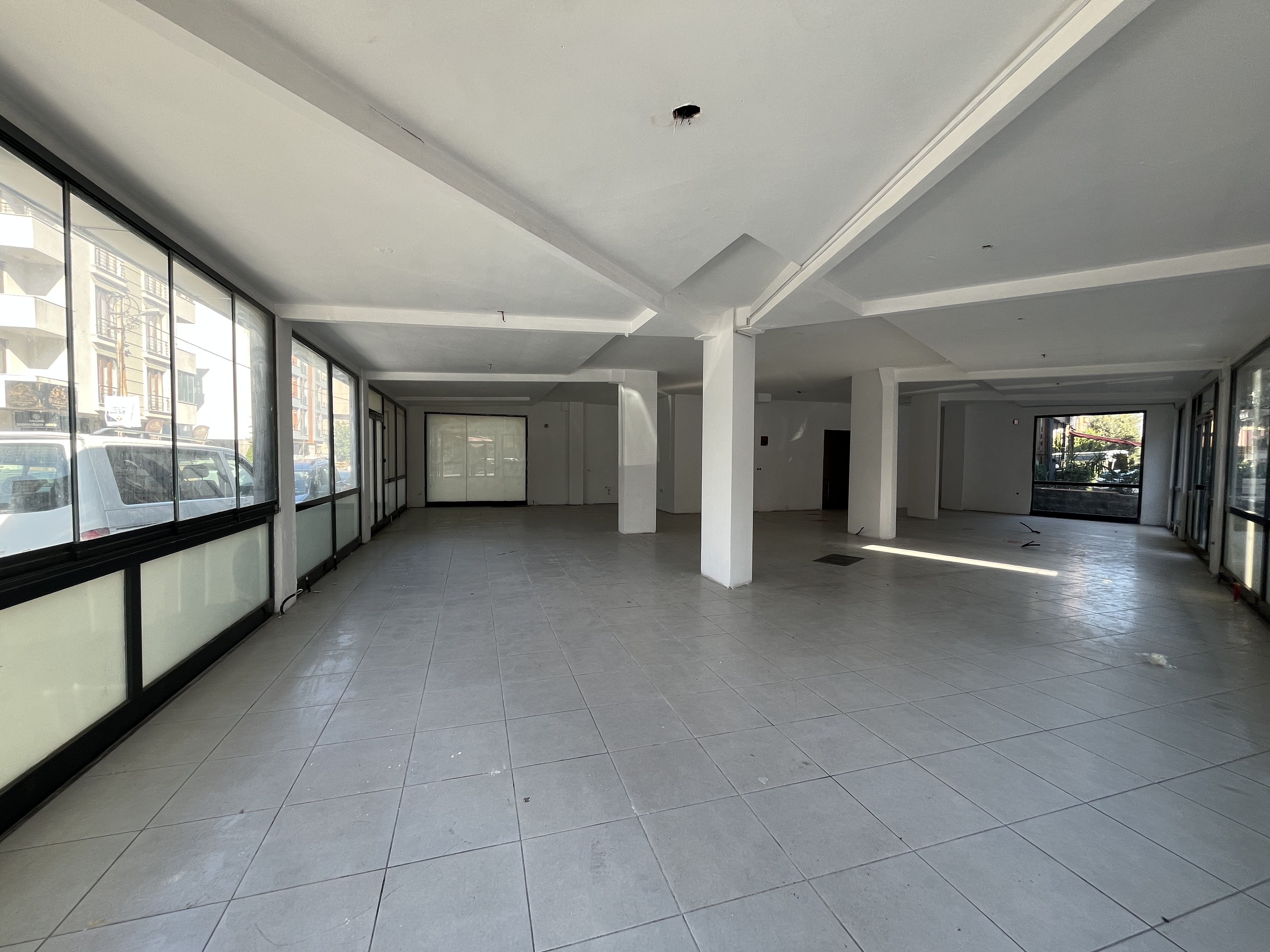 SANCAKTEPE İNÖNÜ CAD ÜZERİ DÜZ GİRİŞ 330 M2 DEPOLU DÜKKAN