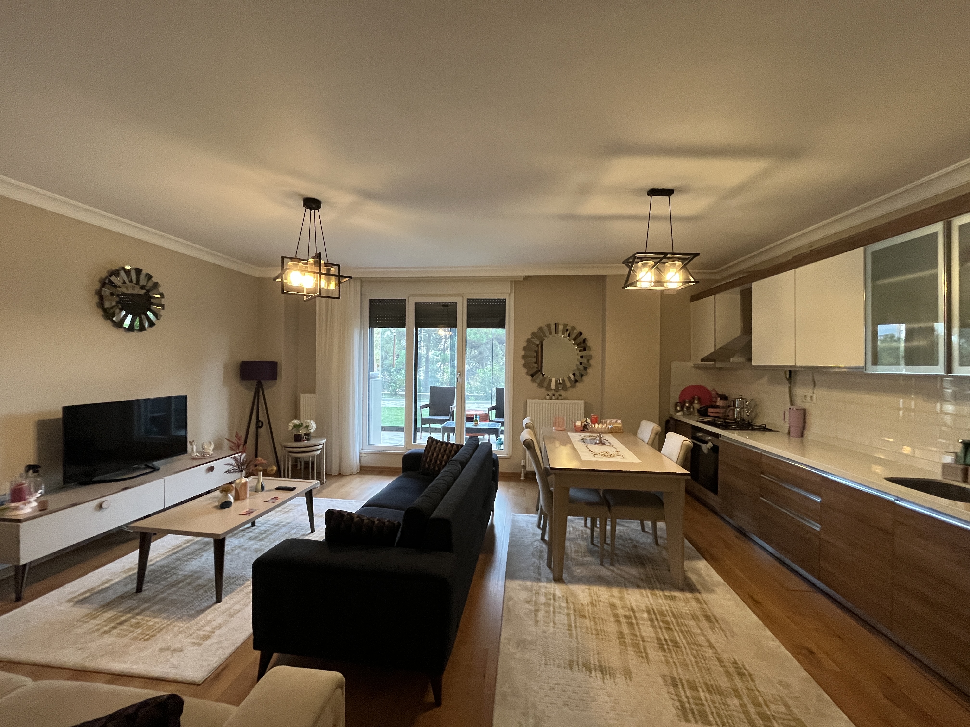 ÇEKMEKÖY TAŞDELEN MAH ÇIZMECI ORMANPARK SİTESİNDE 1.5+1 MÜKEMMEL KONUMDA YEŞİLLİKLER İÇİNDE