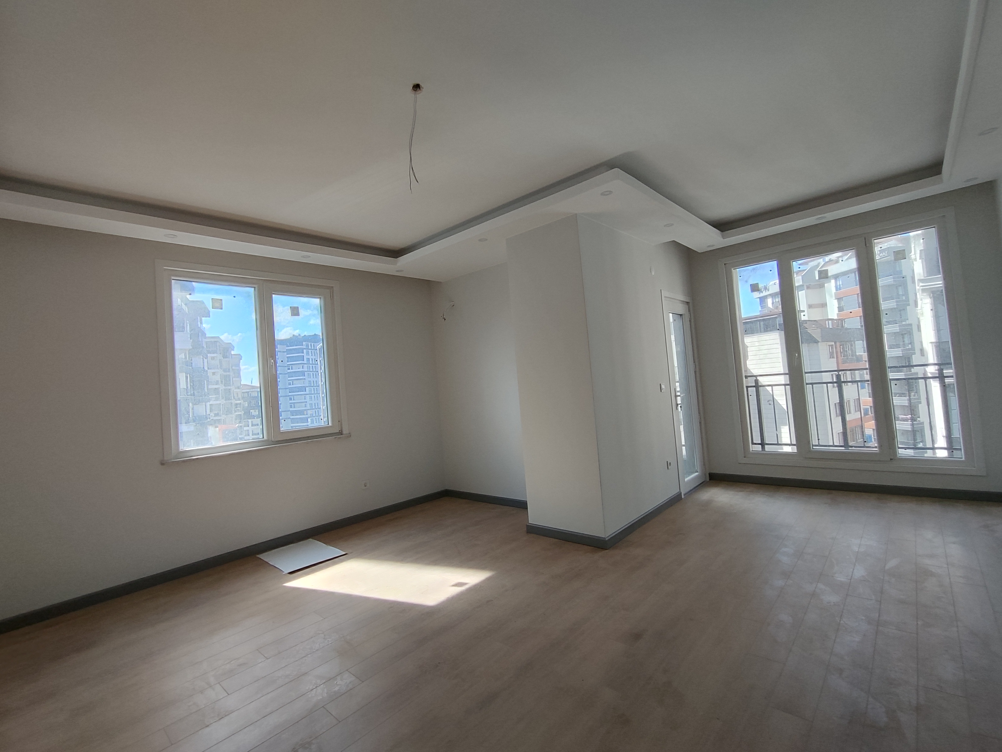 ÇEKMEKÖY TAŞDELEN MAH ÇEMAL GÜNGÖR PARK ÖNÜ SİTELER BÖLGESİ