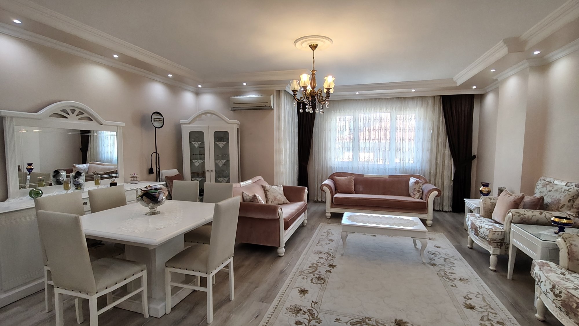 İstanbul Kavacık kaptanlar'da Asansör'lükat mülkiyet'li 160 M² Ara kat 3+1