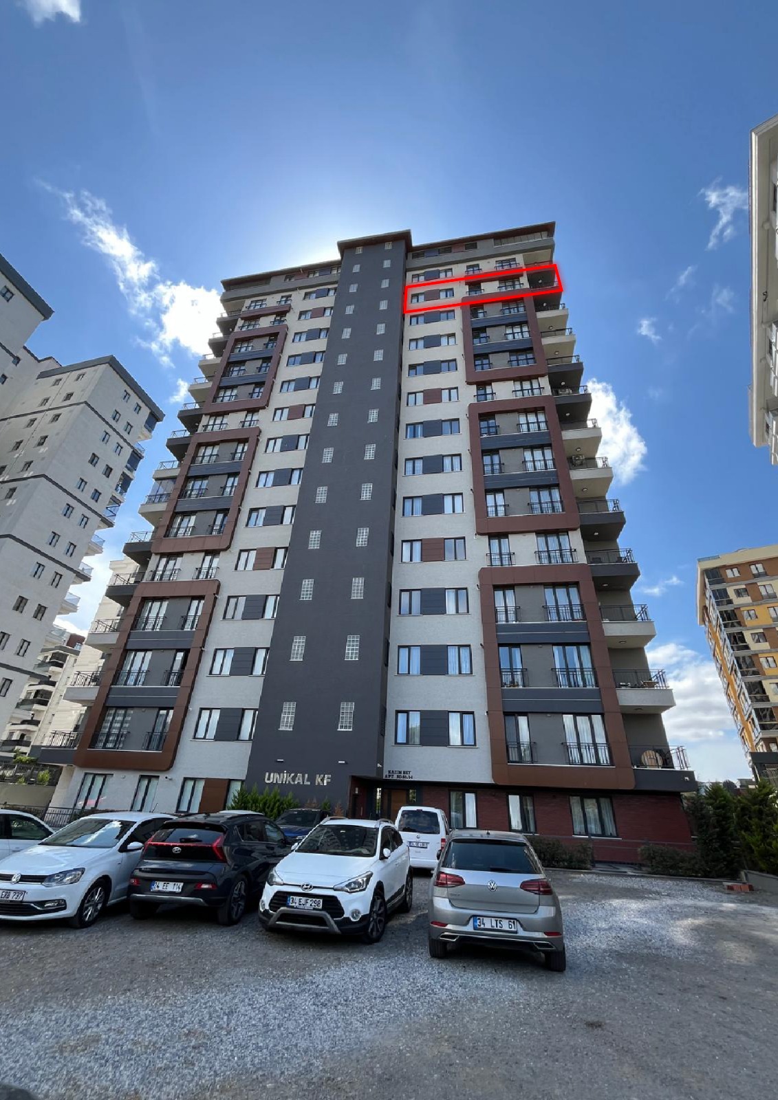 Çekmeköy Taşdelen Mah Cemal Güngör Park Önü ön cephe 95 M2 2+1 Ebeveyn banyolu